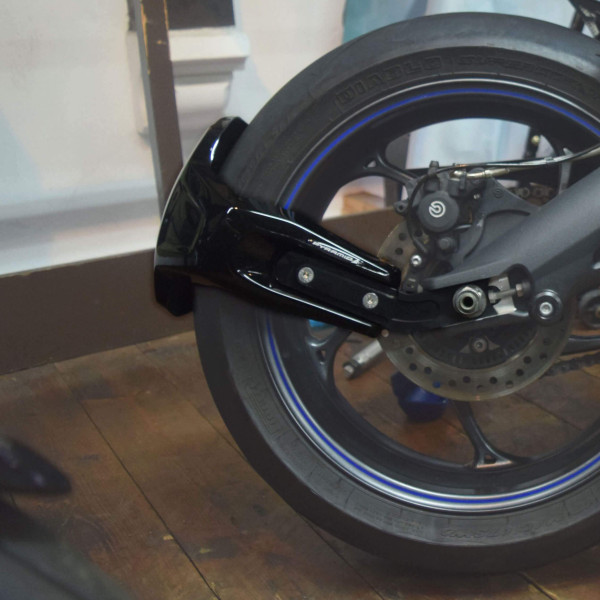 Pyramid Plastics Pyramid spray guard | gloss black | triumph street triple 675 2013>2017